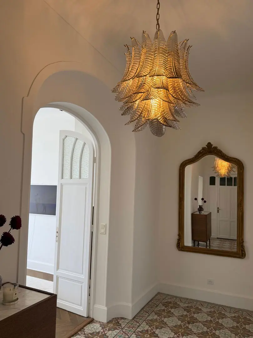 41 smoked felci glasses hanging in hall.