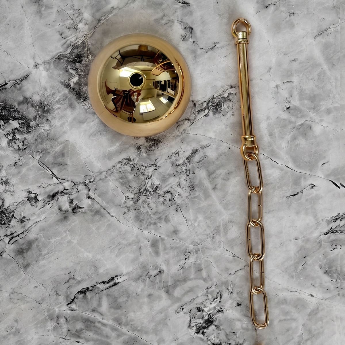 Shiny gold structure finish